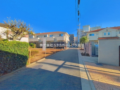 【前面道路含む現地写真】 | 昭島市昭和町4丁目　新築戸建　【全1棟】