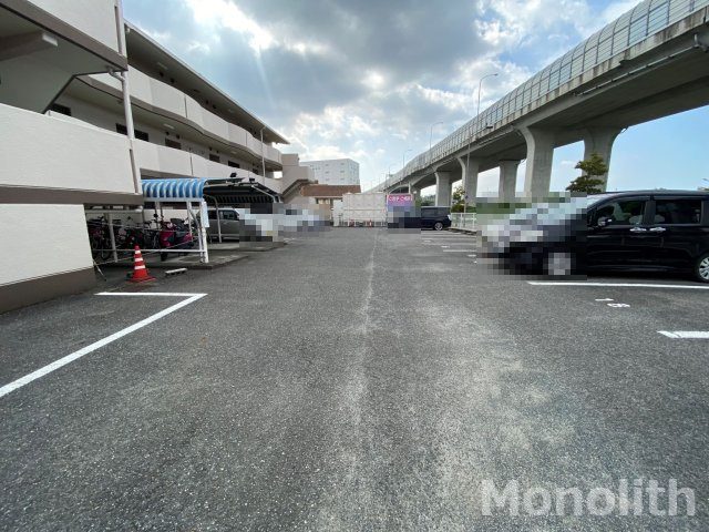 メゾン中塚の駐車場