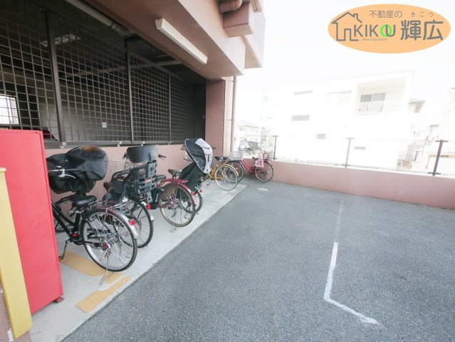 プレステージ明石西Ⅱ　4階の駐輪場