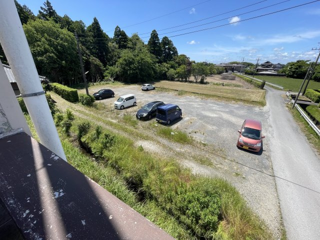 ドミールKの駐車場