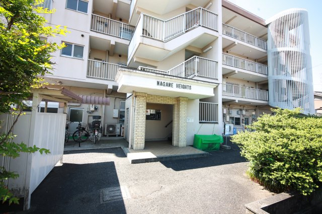 長根ハイツのエントランス