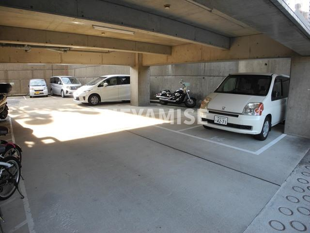 三愛ビル9の駐車場