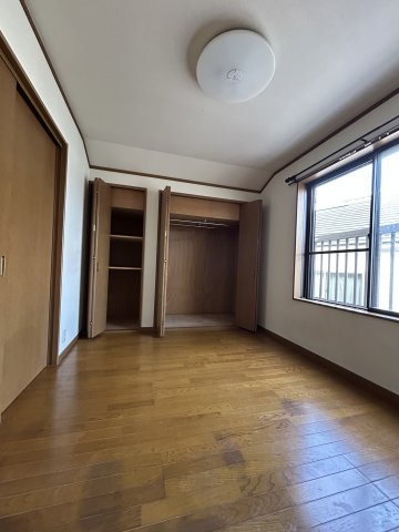 前田町戸建ての洋室|２階洋室６帖
