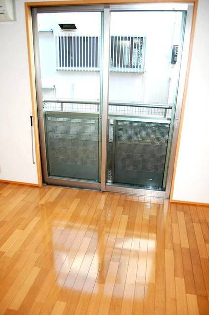 川崎市多摩区長尾７丁目のアパートの居間・リビング