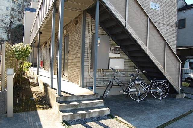 川崎市多摩区長尾７丁目のアパートのエントランス