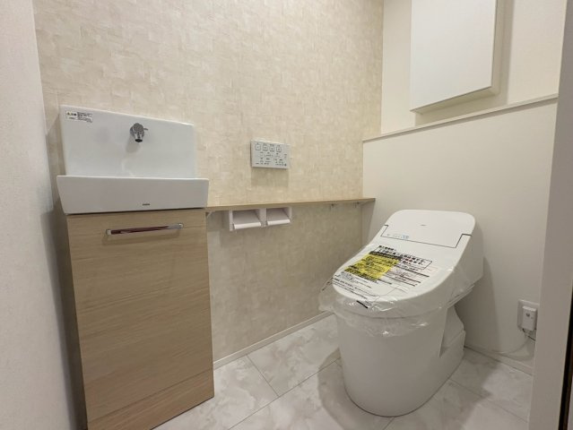 須磨区友が丘６丁目　新築戸建て　太陽光×耐震等級3のトイレ|清潔感のあるトイレです！