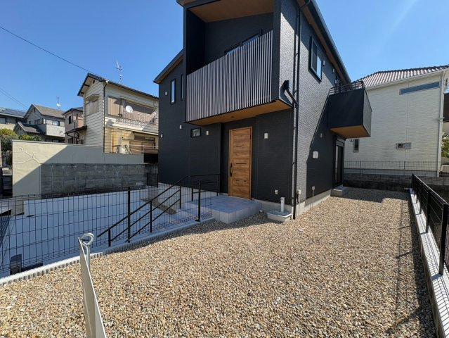 須磨区友が丘６丁目　新築戸建て　太陽光×耐震等級3の庭|お庭で自由な時間を過ごせます