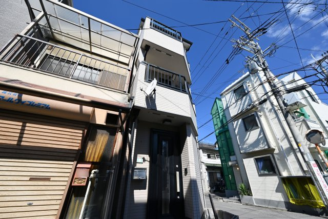 吹田市南正雀2丁目中古一戸建て│2DKの外観|2026年8月リフォーム済物件です。いつでも室内を見学して頂けますので、見学をご希望の方はお気軽にお問い合わせください。
