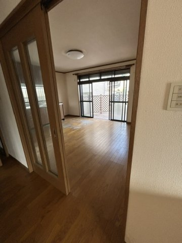前田町戸建ての洋室|ゆったりした洋室です
