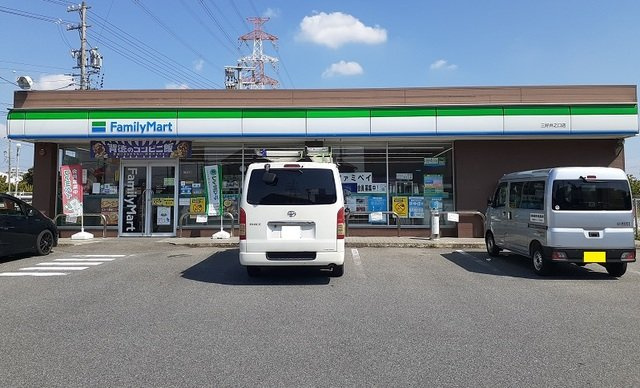 レグルスの周辺|ファミリーマートまで700m