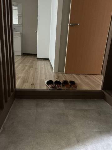 天神ウエノビルの玄関