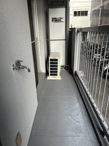 天神ウエノビルのバルコニー