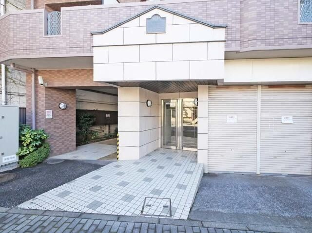 ロイヤルパレス四ツ谷のエントランス