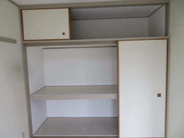 川崎市多摩区菅５丁目の賃貸マンションの収納