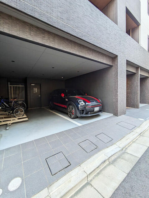 グランジット神田司町の駐車場