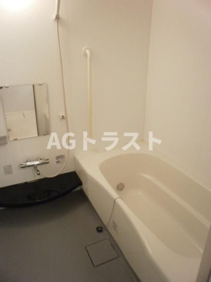 【浴室】 | フォレスト神明 | 間取り反転のため、室内の向き・設備の位置等が異なります。