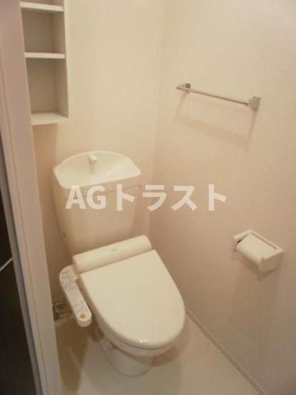 【トイレ】 | フォレスト神明 | 間取り反転のため、室内の向き・設備の位置等が異なります。