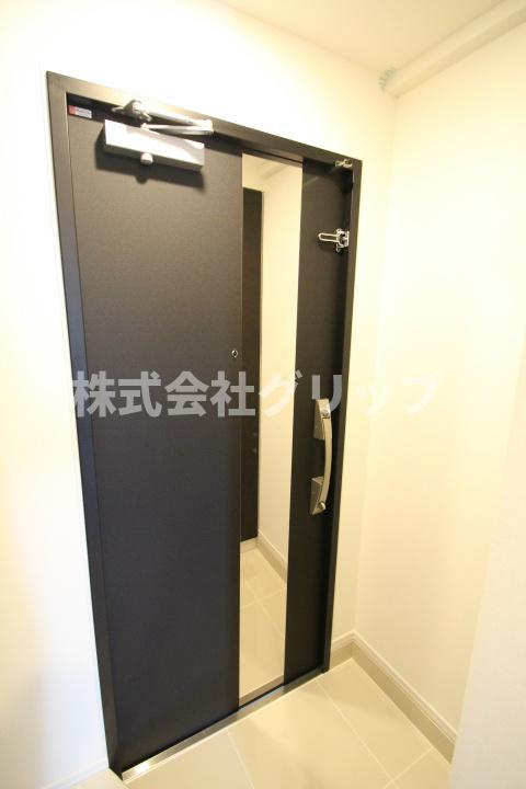 PREMIUMCUBE関内の玄関