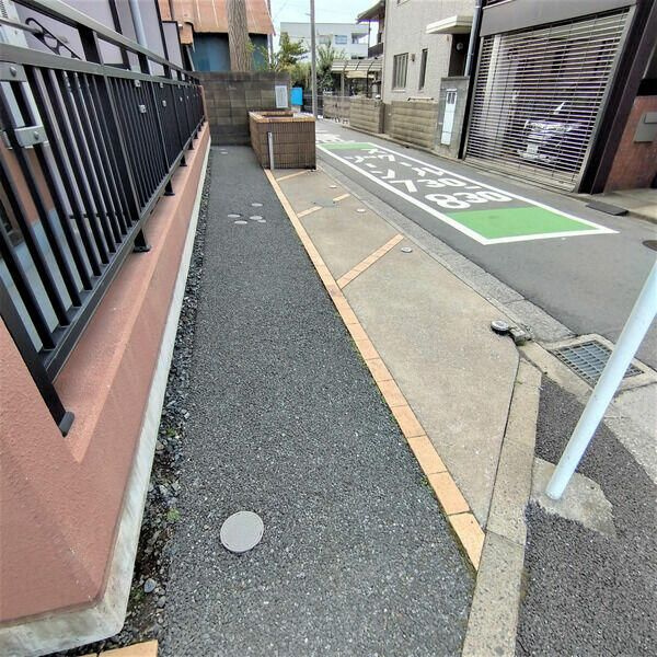 コスモス武蔵浦和の駐車場