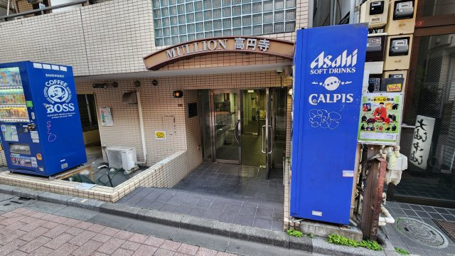 マリオン高円寺のエントランス