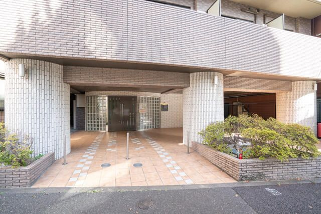 クレアシオン南大塚のエントランス