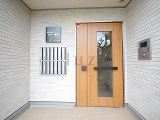 リブリ横浜のエントランス