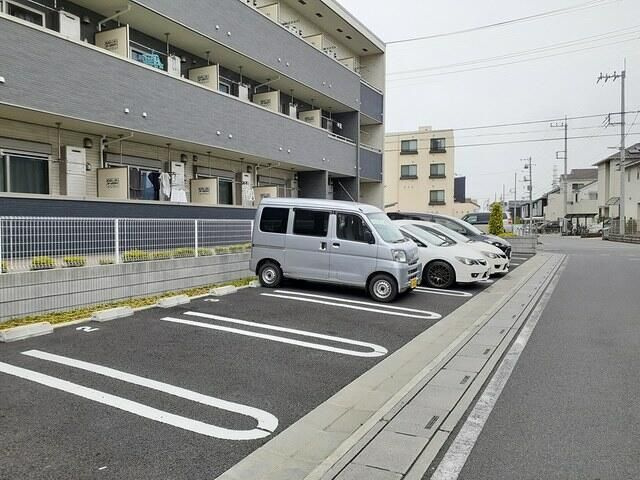 サンシャイン浦和美園の駐車場