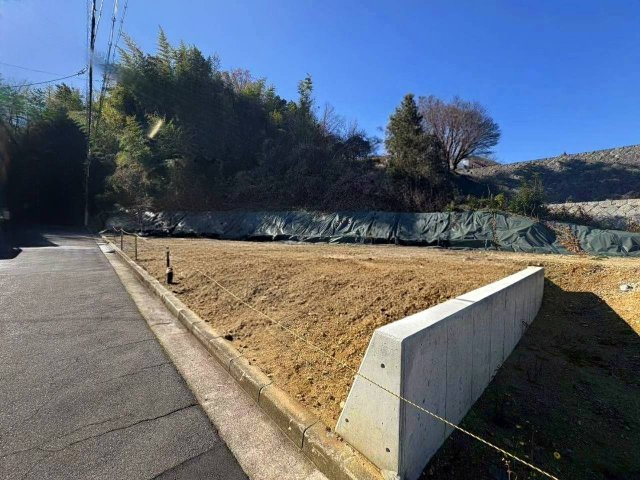 川西市清和台西２丁目　売土地の前面道路含む現地写真