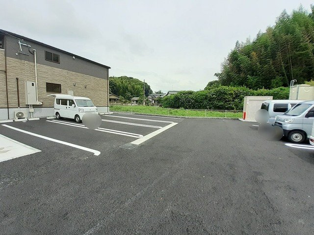 ヴァンベールの駐車場