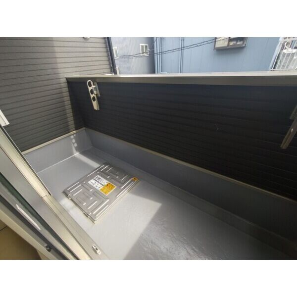 F+style東大阪本庄2号館のバルコニー