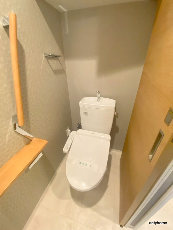 シーズンフラッツ靭本町　仲介手数料無料のトイレ