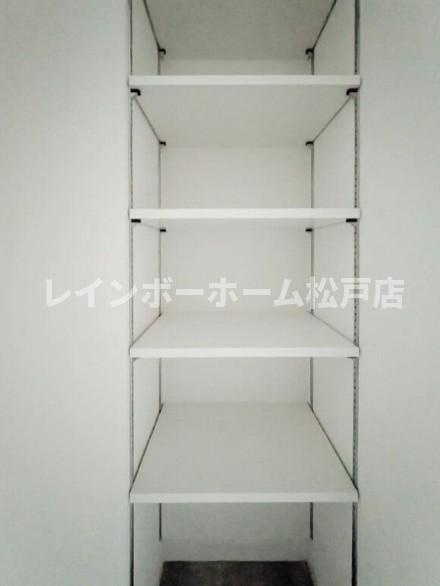 仲介手数料（賃料の1.10ヵ月）の50％OFF対象物件！の収納|ちょっとした収納スペースも充実しています