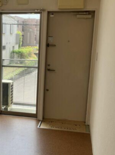 ヴィラアールケイの玄関