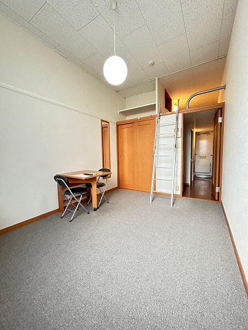 尼崎市次屋１丁目のアパートの居間・リビング|ゆったりとした居間です