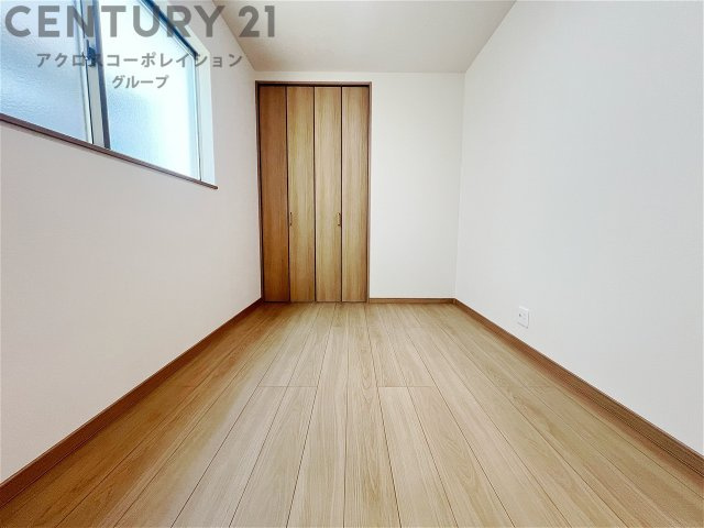 子供部屋…創造性や成長を促す遊びの空間を提供。学習や趣味に集中できる環境を整えます。個別のプライベートスペースは自己表現と自立心を育み、心地よい睡眠環境を整えリラックスできる場所を提供。