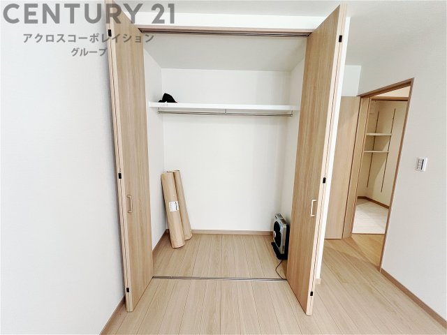 衣類やアクセサリー、小物類の収納が便利で整理整頓がしやすく、部屋の美観を保ちつつ、スペースを最大限に活用できます。衣服のしわやダメージを防ぎ、長持ちさせることができます。