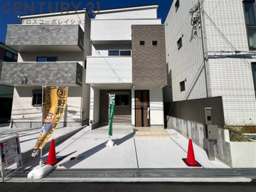右側；A号地　当日見学可能ですので、見学希望の際はお気軽にお問い合わせください。ネットからの見学予約も便利です♪