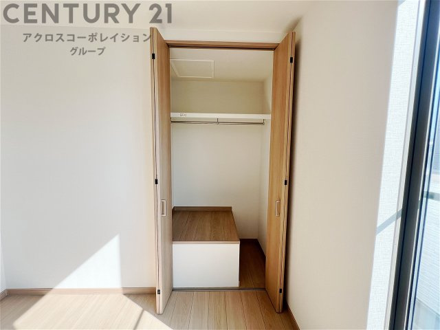 衣類やアクセサリー、小物類の収納が便利で整理整頓がしやすく、部屋の美観を保ちつつ、スペースを最大限に活用できます。衣服のしわやダメージを防ぎ、長持ちさせることができます。
