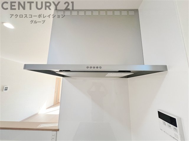 パワフルな吸引力で調理中の臭気等をしっかり処理してくれ、室内を快適に保ってくれます。
