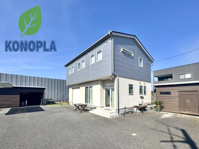【中古戸建】行田市大字持田の外観|■外観｜敷地137坪の庭付き一戸建てならお子様やペットが走り回っても大丈夫！伸び伸びと遊び、過ごすことができます♪