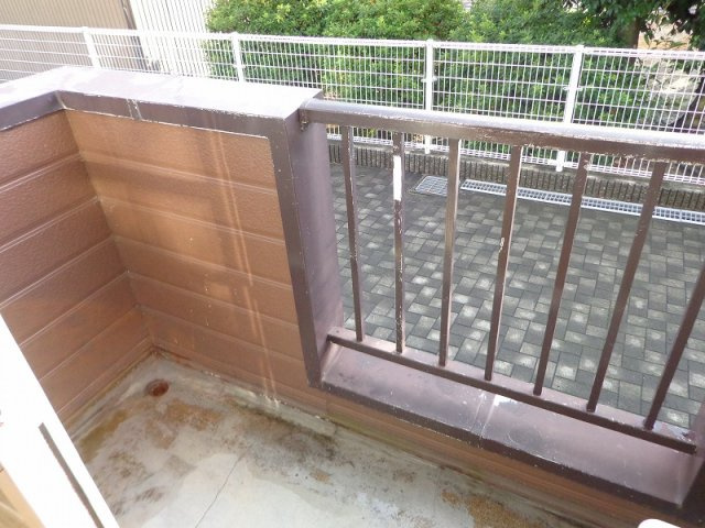 高槻市大塚町３丁目のアパートのバルコニー