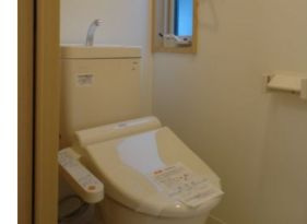 メゾン ド ボヌールのトイレ|落ち着いた色調のトイレです