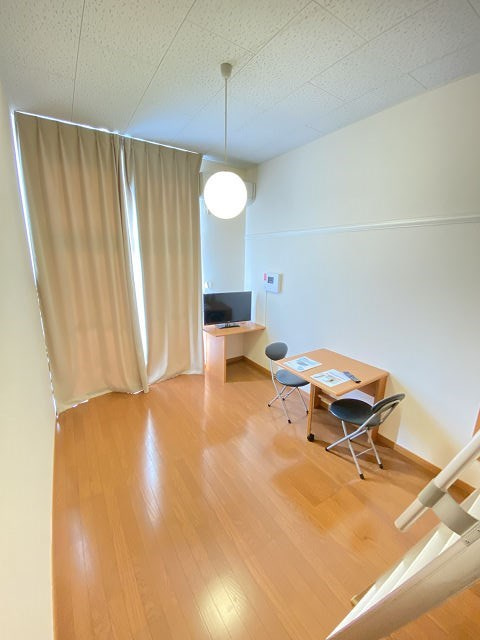 尼崎市南塚口町３丁目のアパートの居間・リビング|おしゃれな居間です