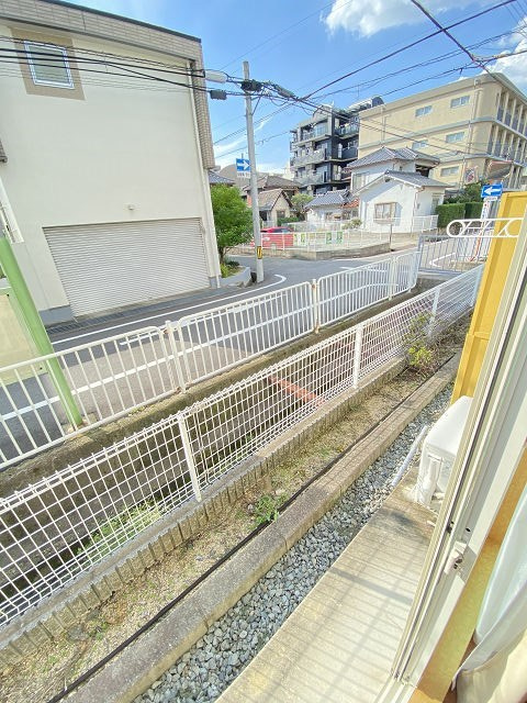 尼崎市南塚口町３丁目のアパートのバルコニー|落ち着いた時間を過ごせるバルコニーです