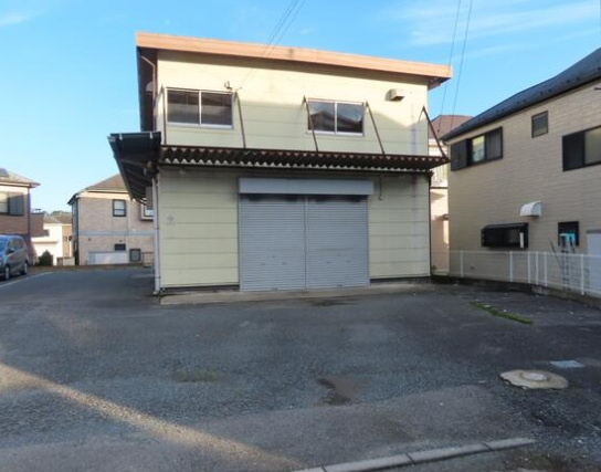 八王子市椚田町の倉庫の外観