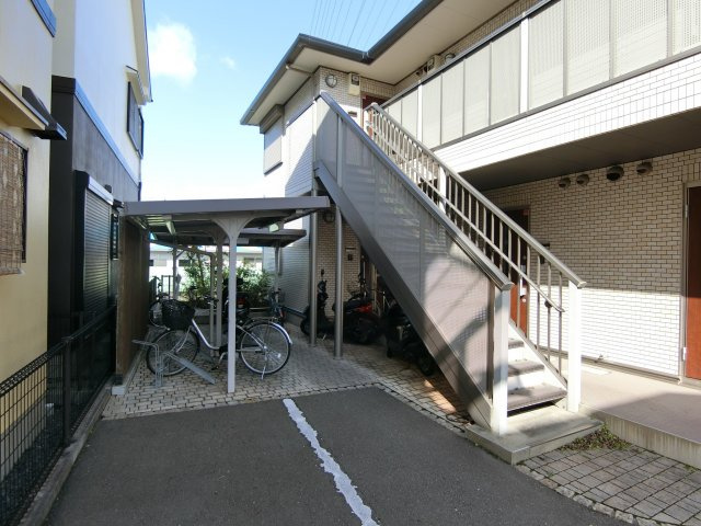 ジョイフルキューブの駐車場