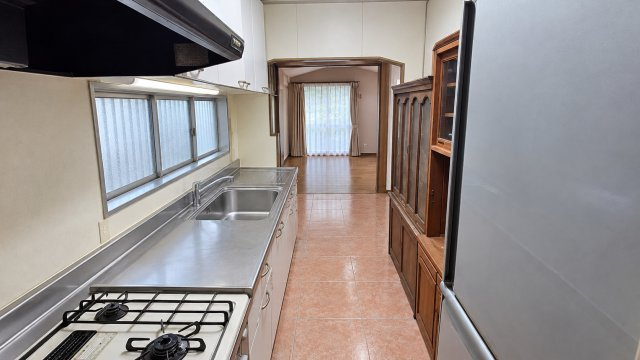 千葉県船橋市芝山4丁目　中古戸建のキッチン|※画像の一部はAIを用いて加工・編集しています。実際の状況と異なる場合がありますので、ご了承下さい。