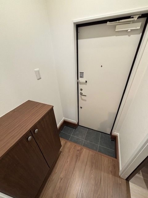 千葉市中央区蘇我５丁目のアパートの玄関