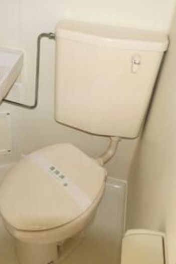 ペティパレス薬園台　１０７号室のトイレ