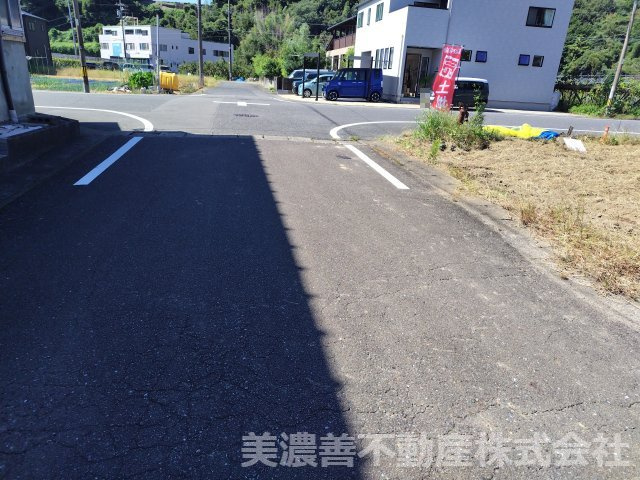 ６７５５５　岐阜市中川原土地の前面道路含む現地写真